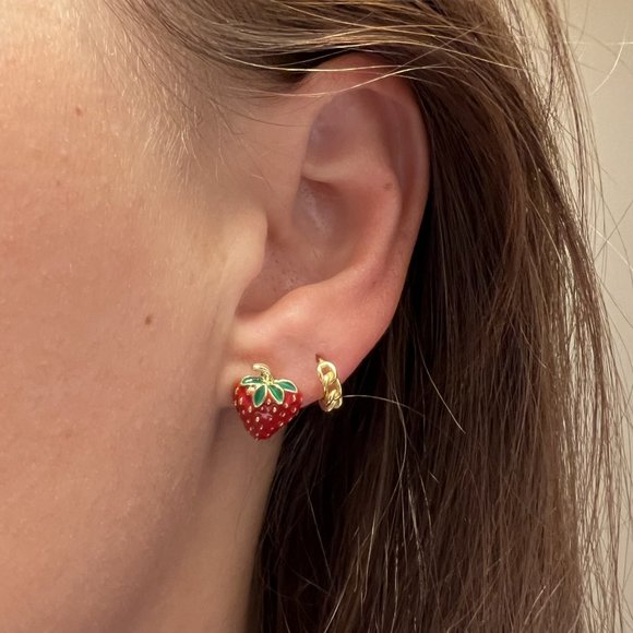Sweet Small Red Strawberry Fruit 18K Gold Plated Stud Earrings NEW - Picture 2 of 6